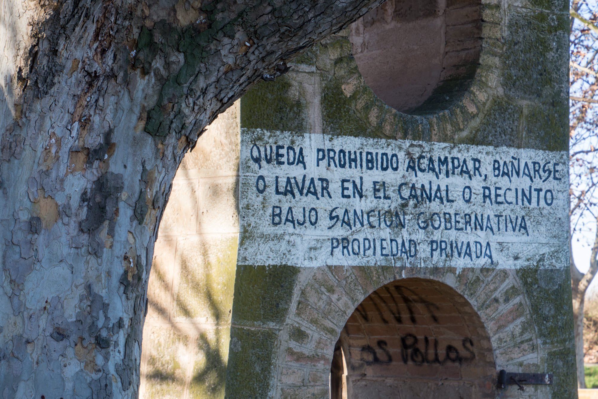 Detall del text escrit al Pilar dels Fondets_Foto de Ramon Oromí