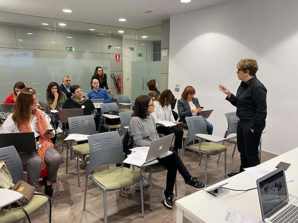 Curs Linkedin organitzat per Ap! Lleida i impartit per Ester Barqué