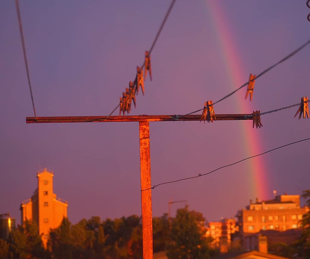 El sol també hi surt a L'Oest, qui ho  diria.