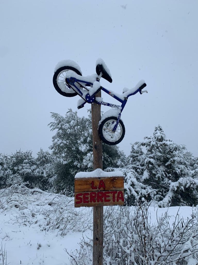 A la Serreta s'hi ha habilitat dos espais per tal de poder reparar les bicicletes en el cas que sigui necessari